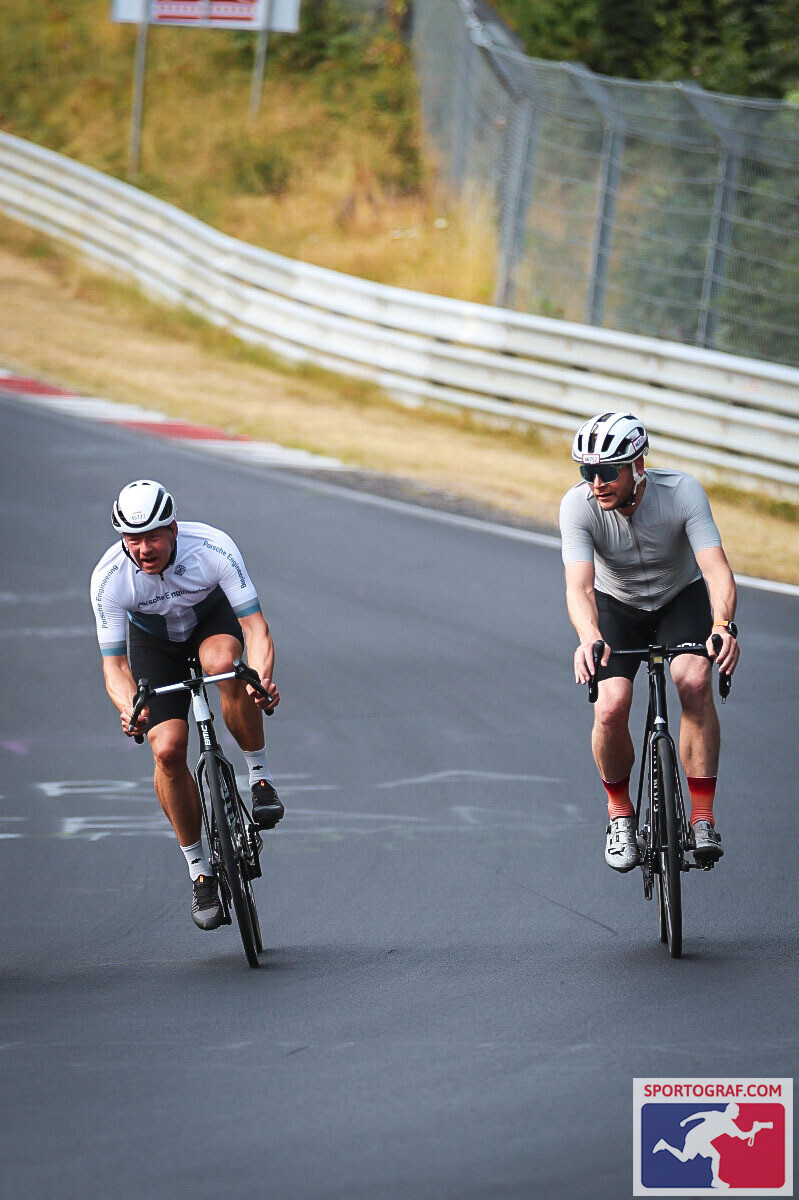 Carlo und ein weiterer Fahrer auf der Nordschleife
