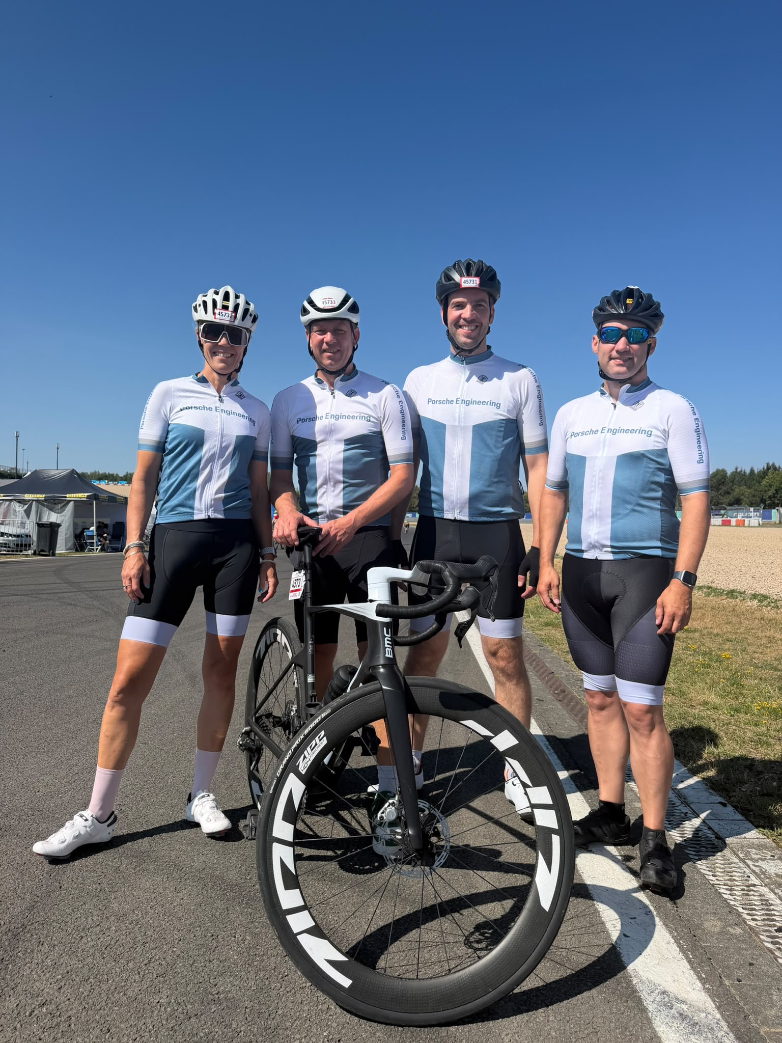 Frank, Sandra, Malte und Carlo mit ihren Fahrrädern